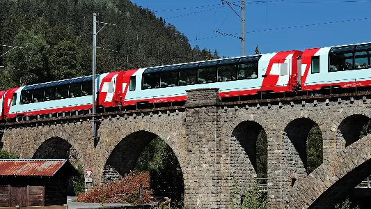 Swiss with Golden Pass and Glacier Express 11N