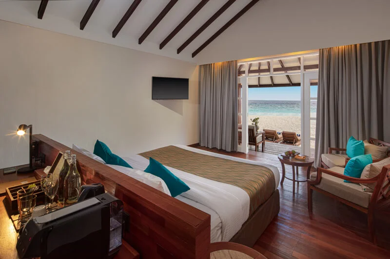 adaaran-meedhupparu-delux-beach-villa-room-1