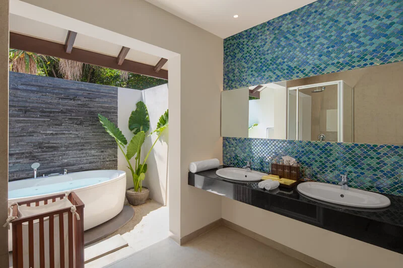 adaaran-meedhupparu-jacuzzi-beach-villa-room-4