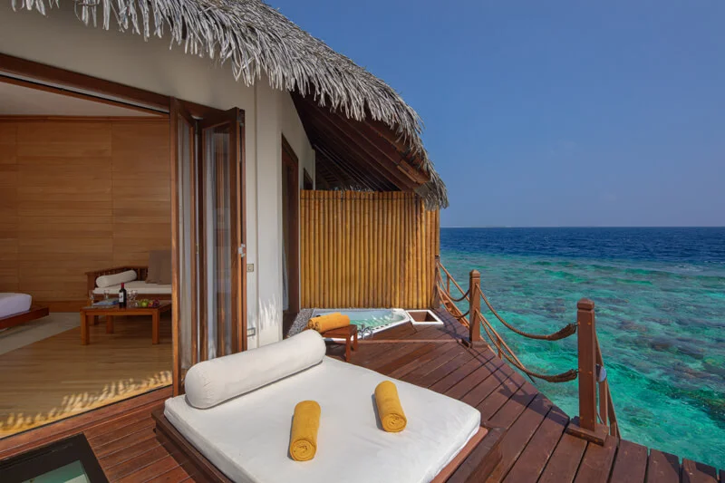 adaaran-meedhupparu-prestige-watervilla-room-2