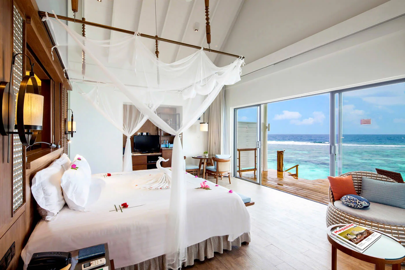 centara-grand-ocean-water-villa-room-1