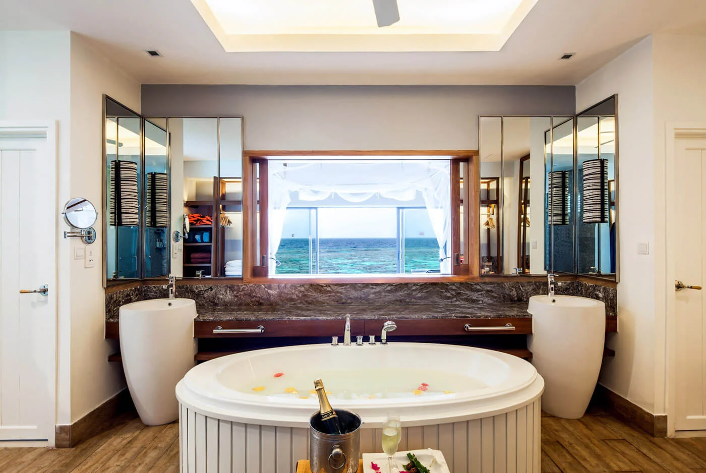 centara-grand-ocean-water-villa-room-3