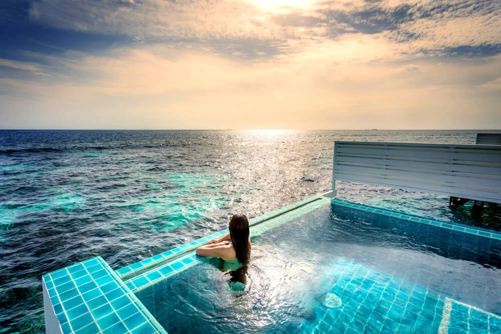 centara-grand-sunset-ocean-pool-villa-room-2