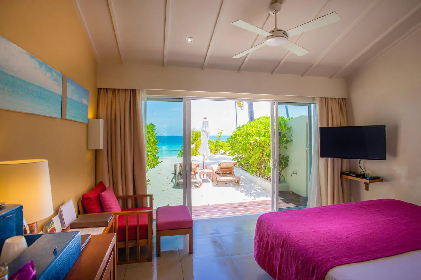 centara-rasfushi-ocean-front-beach-villa-room-1
