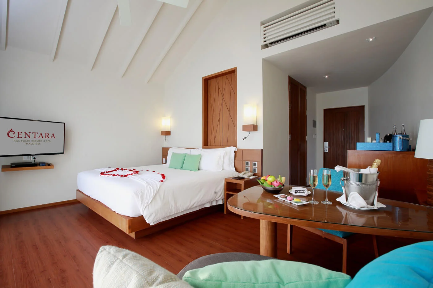centara-rasfushi-premium-deluxe-spa-water-villa-room-2