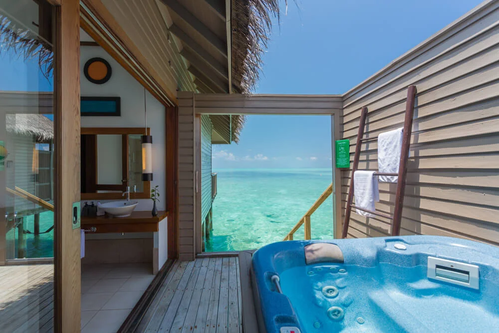 meeru-jacuzzi-water-villa-room-7