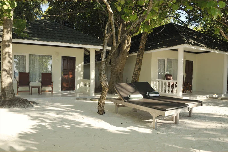 superior-beach-bungalow-room-2